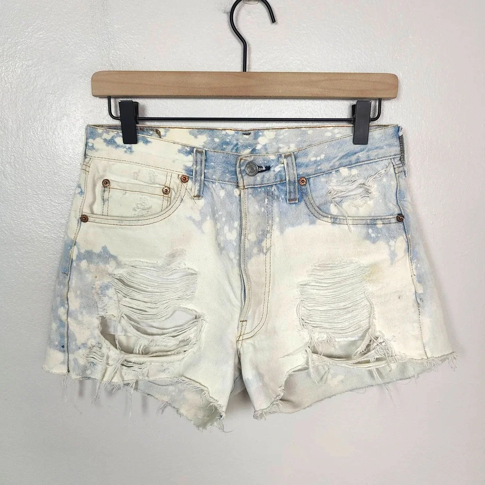 Vtg 70s Levi's Shorts Womens 28 501 Cut-Off Button Fly Bleach Wash Distressed - Picture 1 of 10